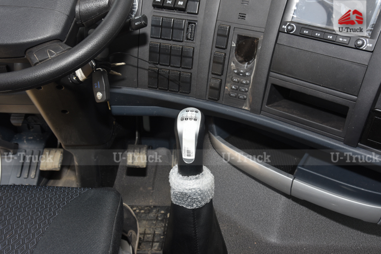 Xe đầu kéo HOWO T7H 440 cầu dầu