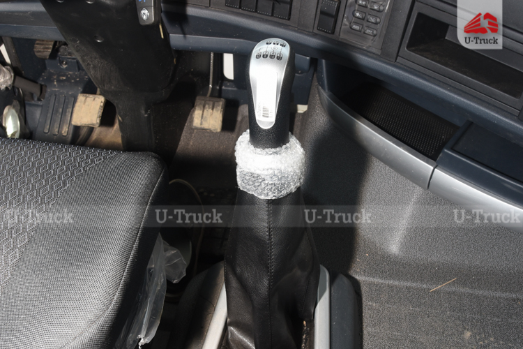 Xe đầu kéo HOWO T7H 440 cầu dầu