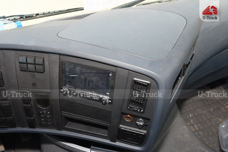 Xe đầu kéo HOWO T7H 440 cầu dầu