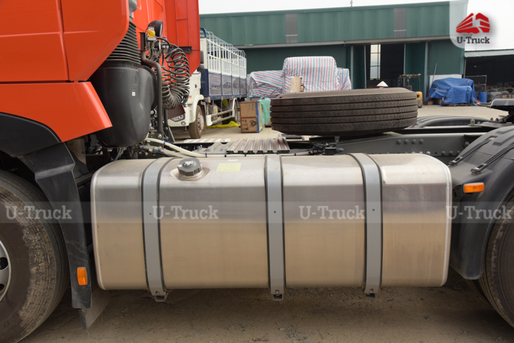 Xe đầu kéo HOWO T7H 440 cầu láp