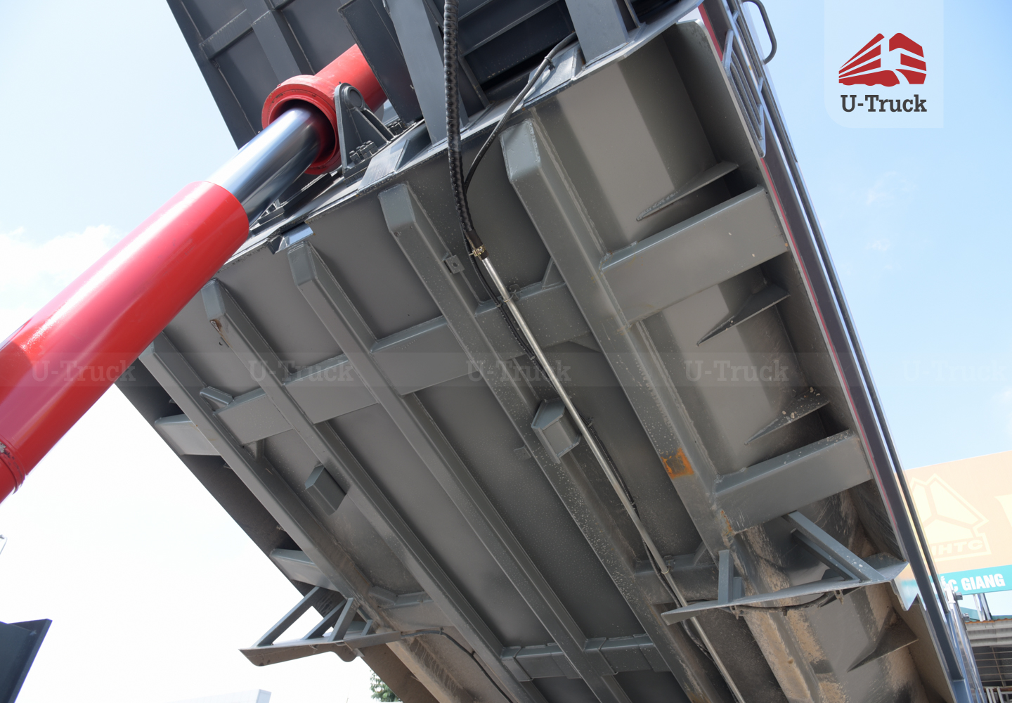 Xe ben mỏ HW7D 371 6X4 thùng đúc