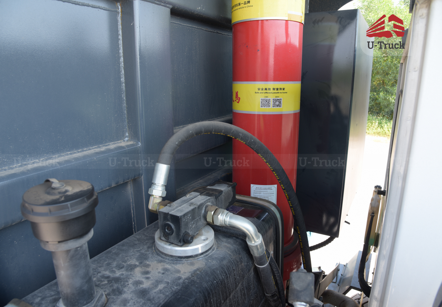 Xe ben mỏ HW7D 371 6X4 thùng đúc