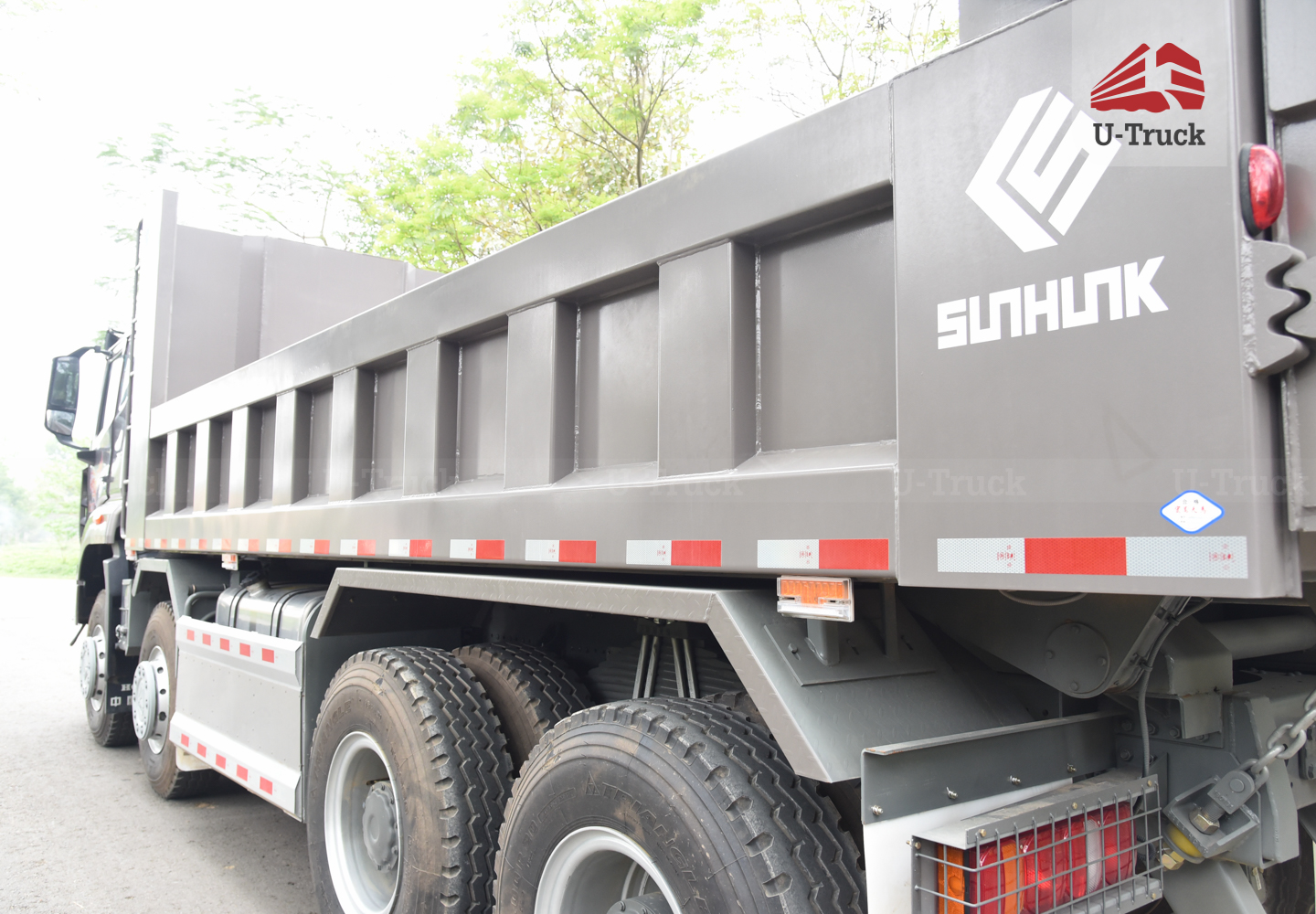 Xe ben HOWO NX400 8×4 thùng vuông