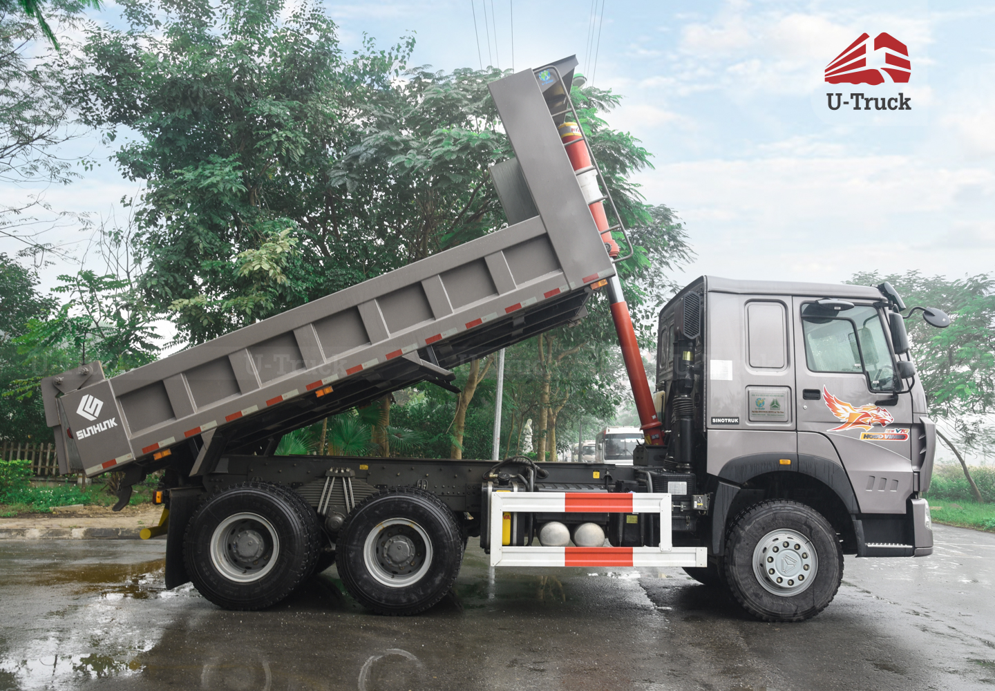 Xe ben HOWO V7G 6×4 thùng vuông