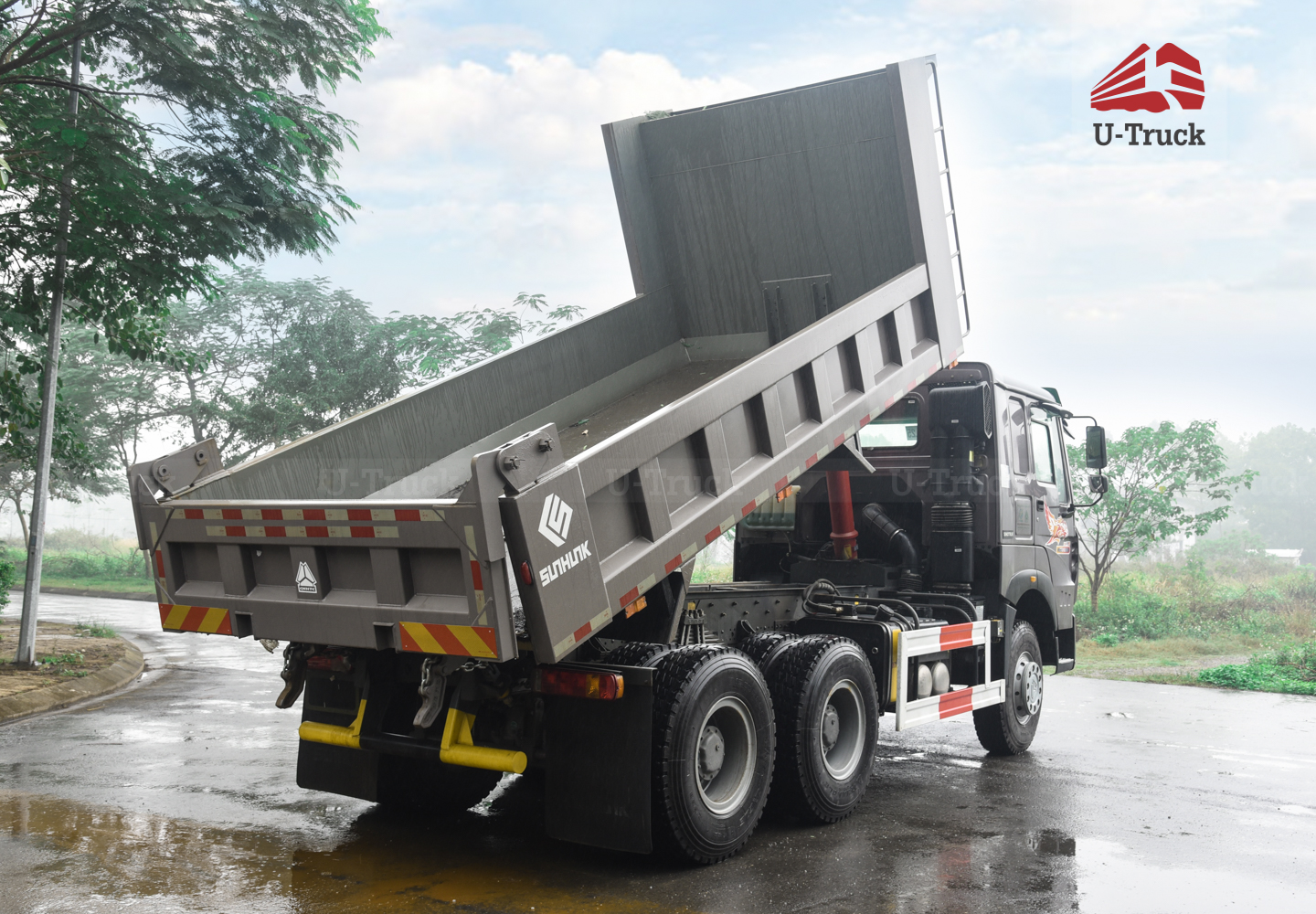 Xe ben HOWO V7G 6×4 thùng vuông