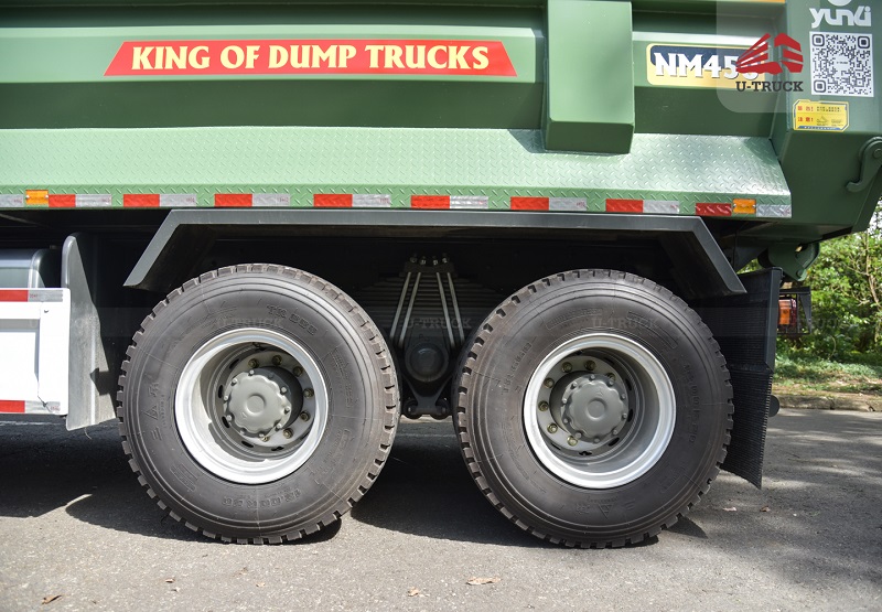 Xe ben HOWO V7X 350 8×4 Thùng Đúc