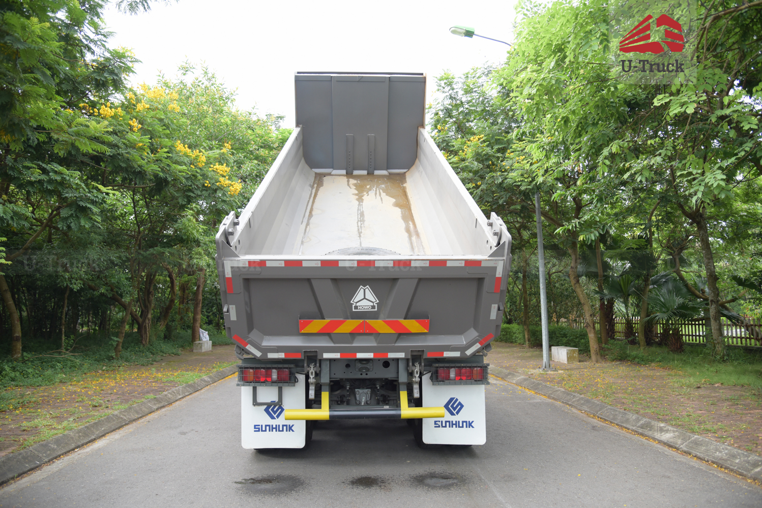 Xe ben HOWO MAN VX350 8×4 thùng đúc