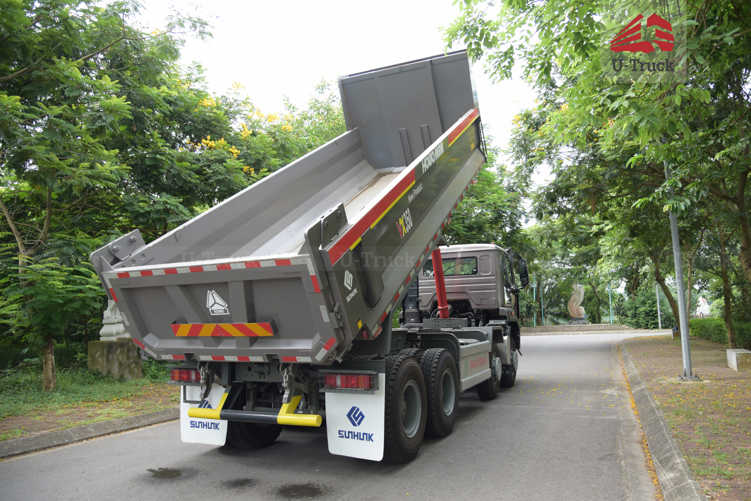 Xe ben HOWO MAN VX350 8×4 thùng đúc