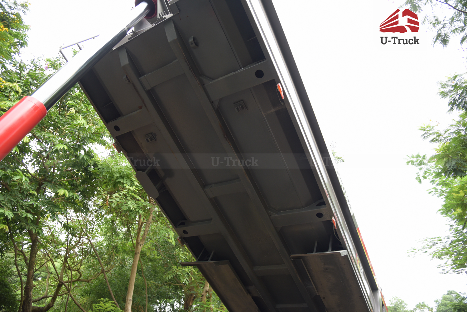 Xe ben HOWO MAN VX350 8×4 thùng đúc