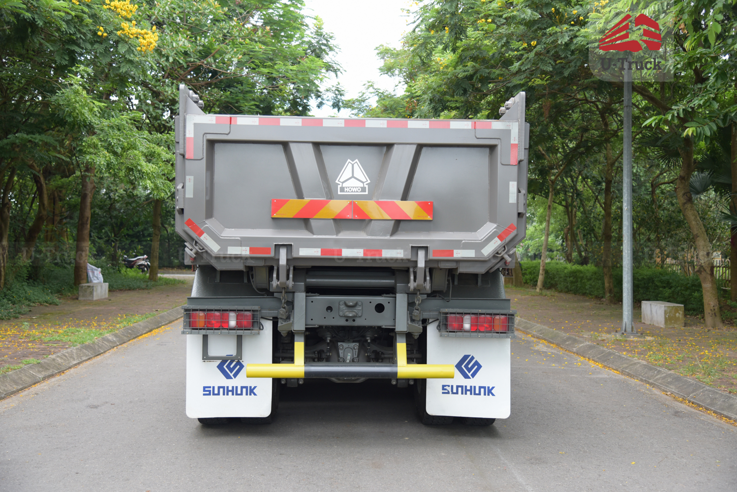 Xe ben HOWO MAN VX350 8×4 thùng đúc