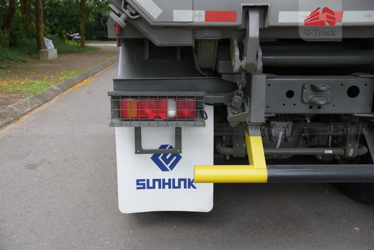 Xe ben HOWO MAN VX350 8×4 thùng đúc