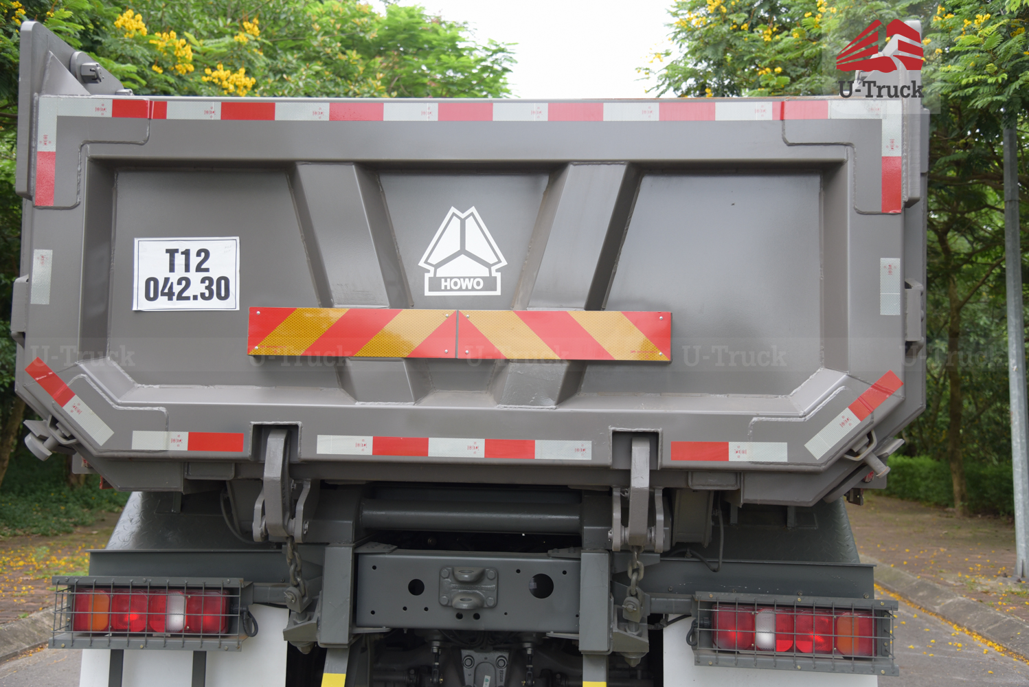 Xe ben HOWO MAN VX350 8×4 thùng đúc