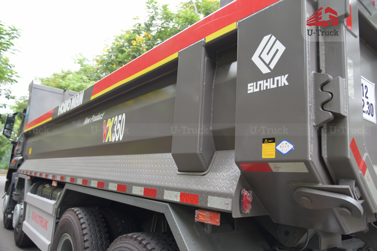 Xe ben HOWO MAN VX350 8×4 thùng đúc