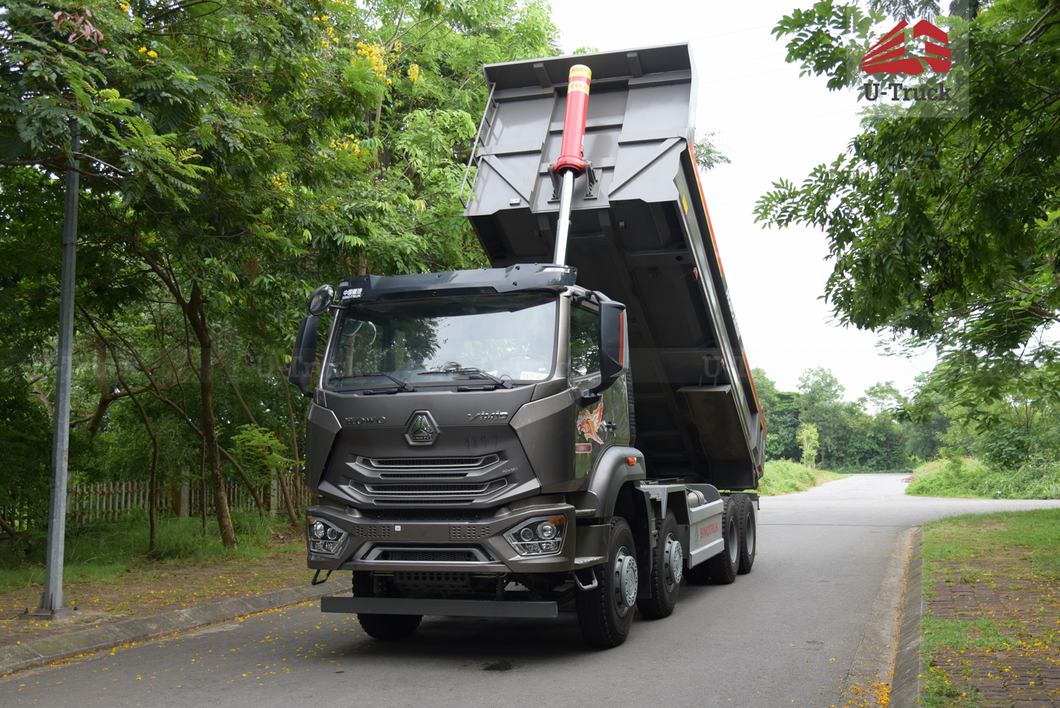 Xe ben HOWO MAN VX350 8×4 thùng đúc