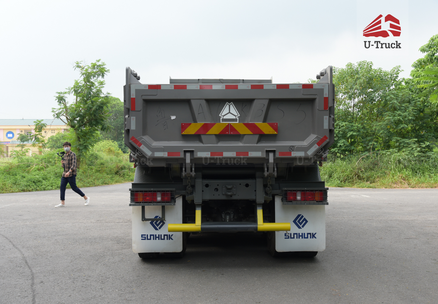 Xe ben HOWO MAN VX400 8×4 thùng đúc