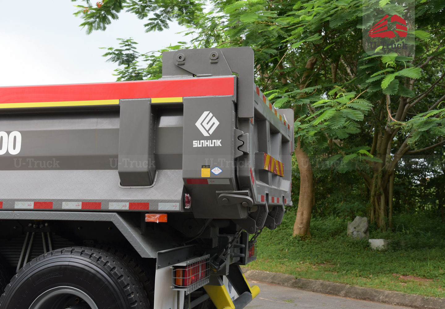 Xe ben HOWO MAN VX400 8×4 thùng đúc