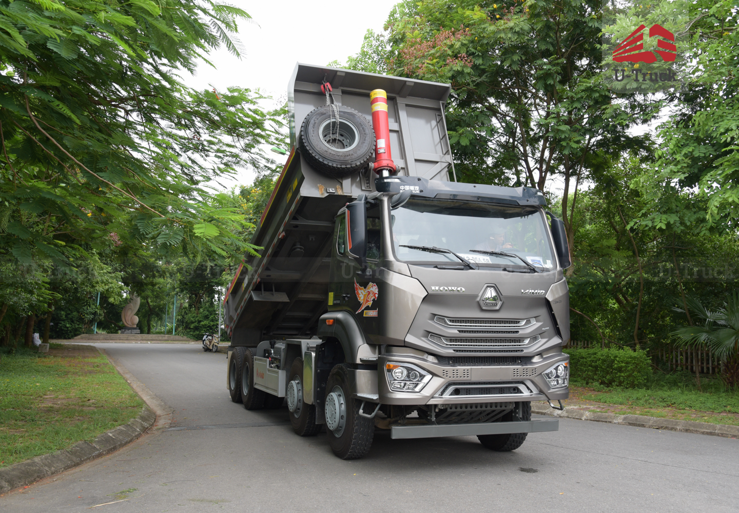 Xe ben HOWO MAN VX400 8×4 thùng đúc