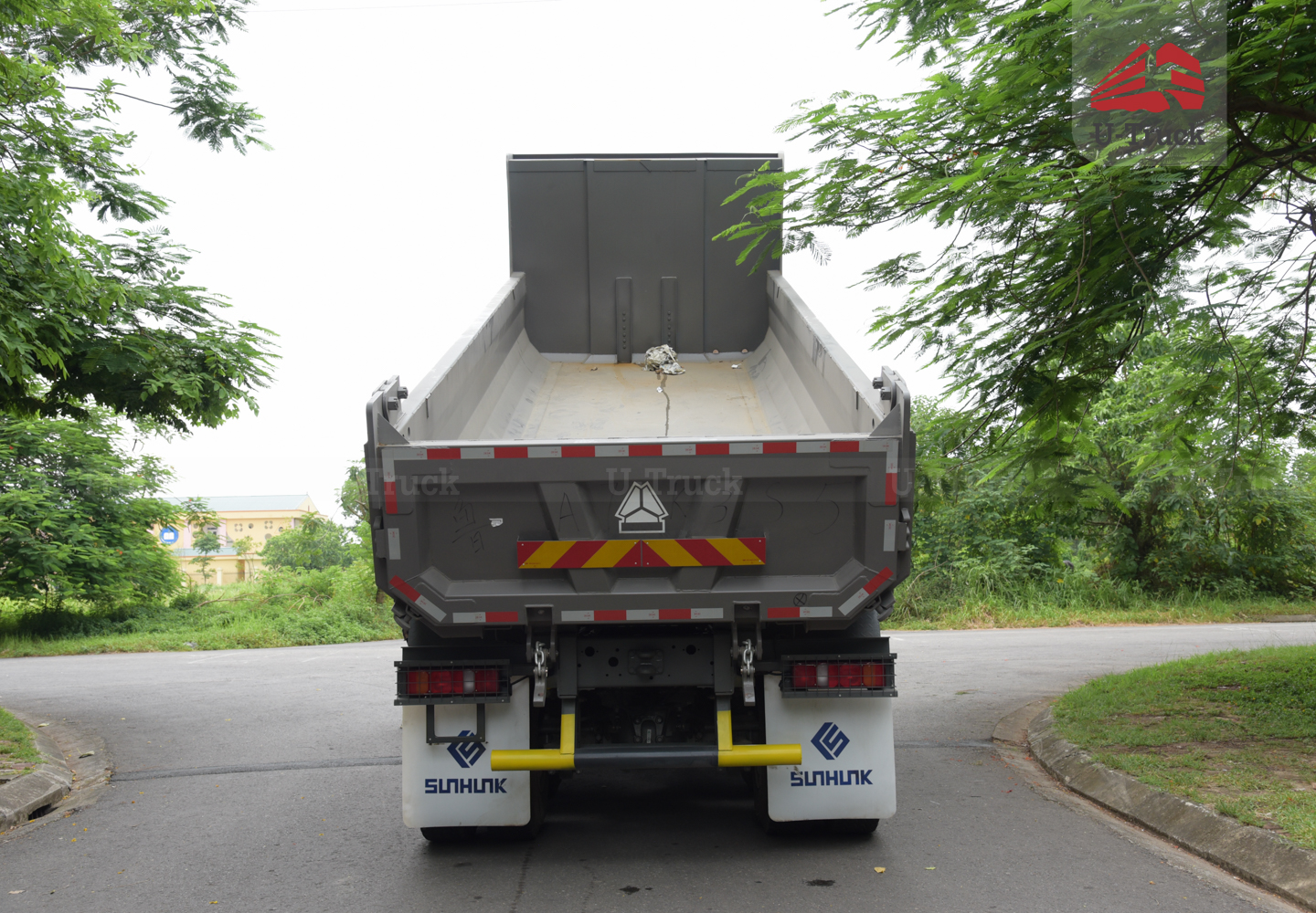 Xe ben HOWO MAN VX400 8×4 thùng đúc