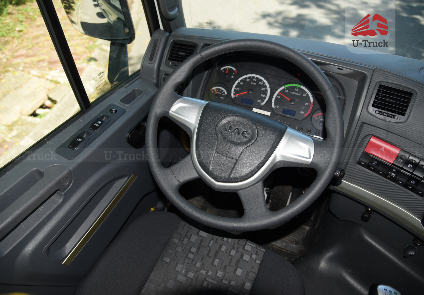 Xe chở máy chuyên dùng JAC A5 10×4