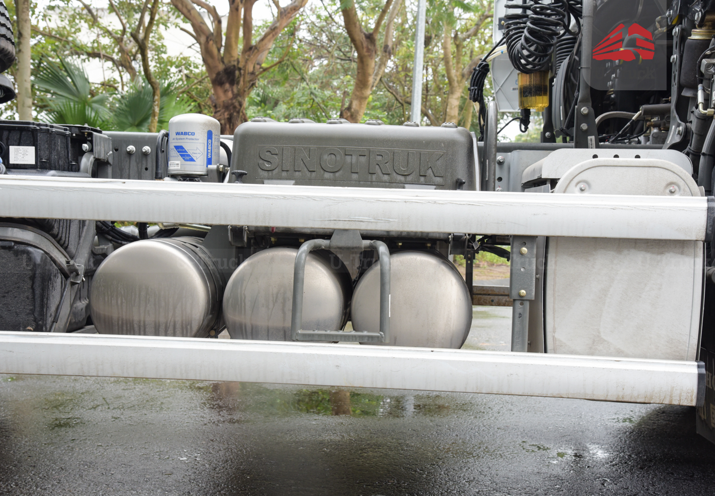 Xe đầu kéo HOWO NX 310 cầu láp