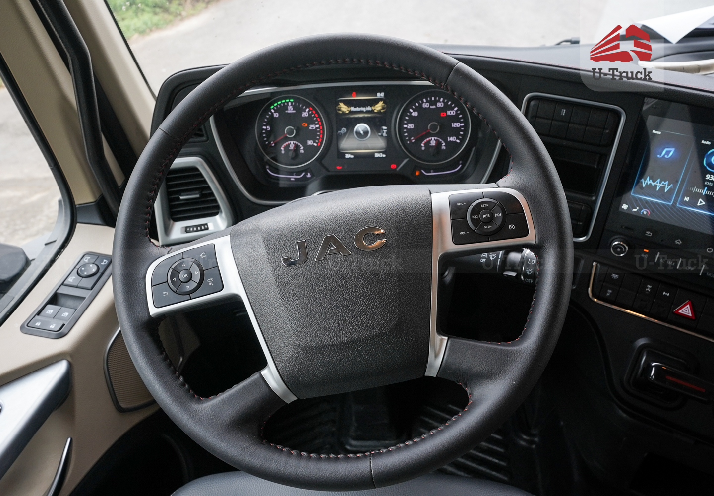 Xe đầu kéo JAC Q7 385 cầu láp