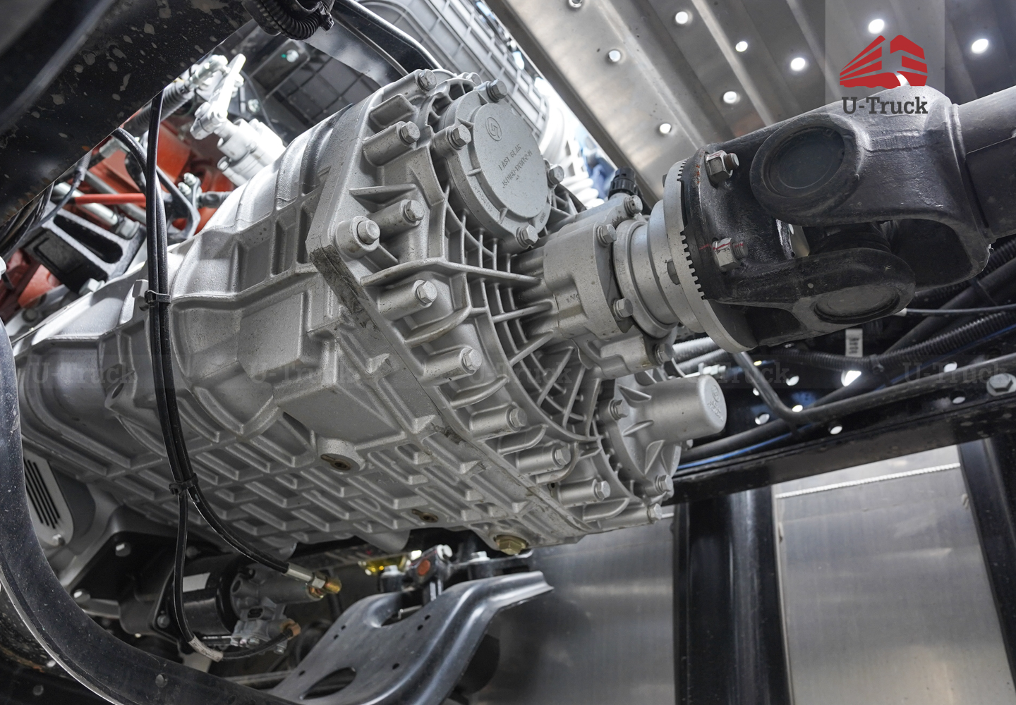 Xe đầu kéo JAC Q7 385 cầu láp