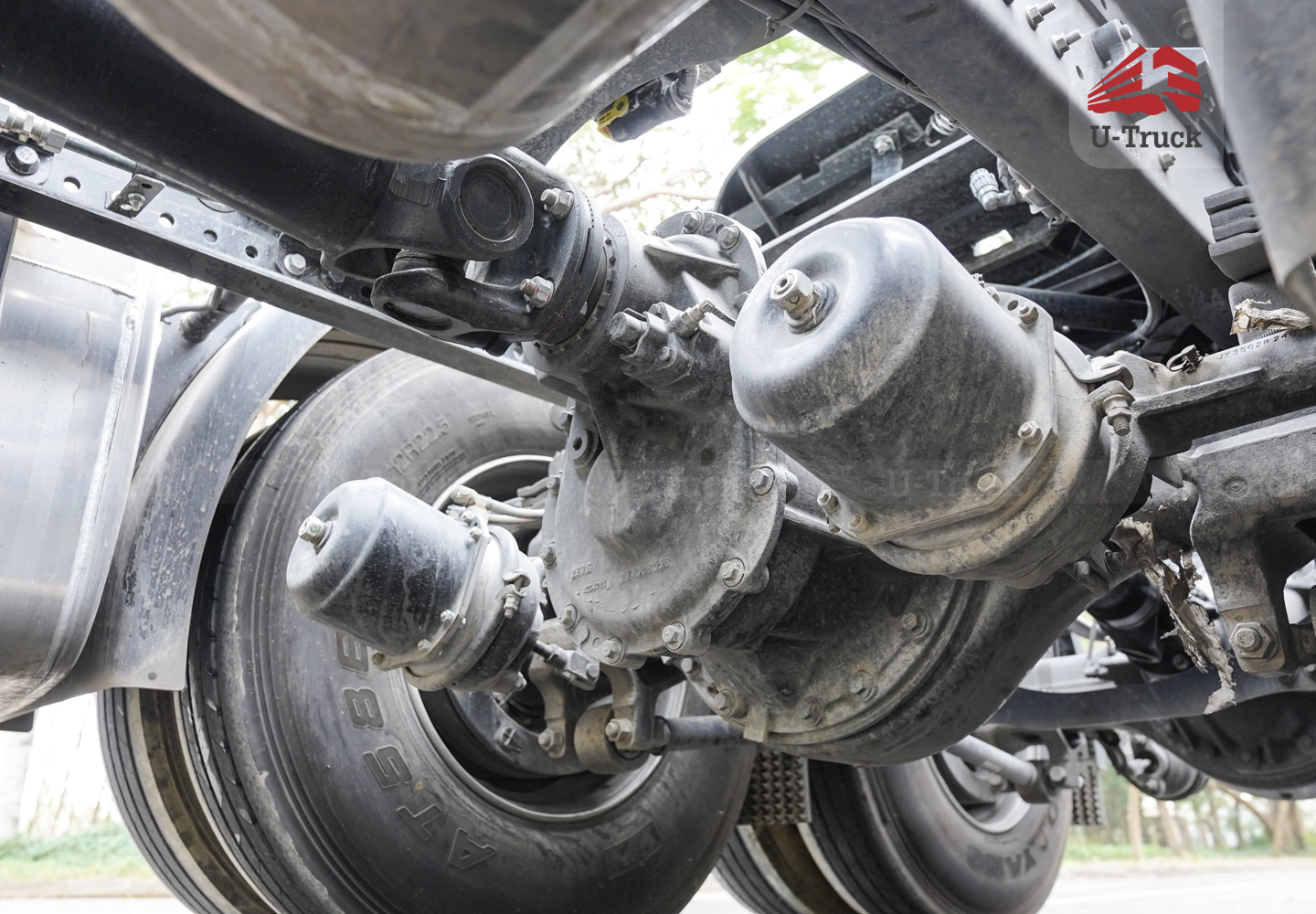 Xe đầu kéo JAC Q7 385 cầu láp