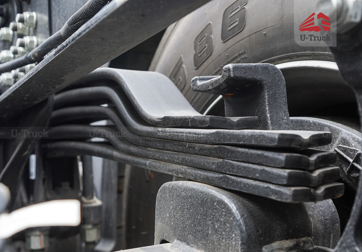 Xe đầu kéo JAC Q7 385 cầu láp