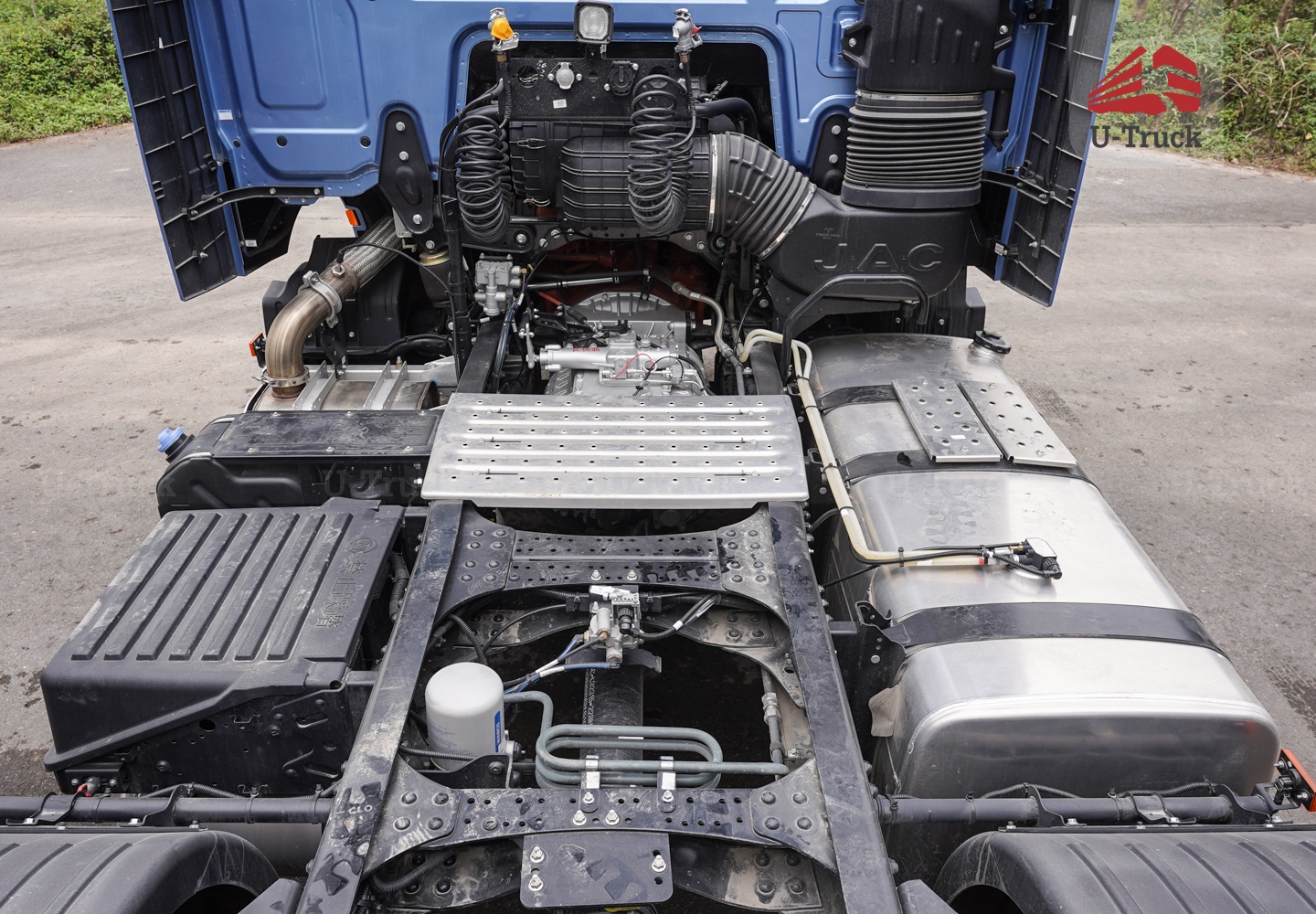 Xe đầu kéo JAC Q7 385 cầu láp