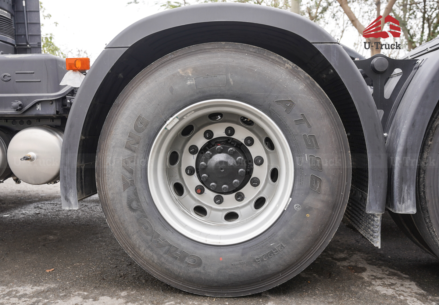 Xe đầu kéo JAC Q7 385 cầu láp