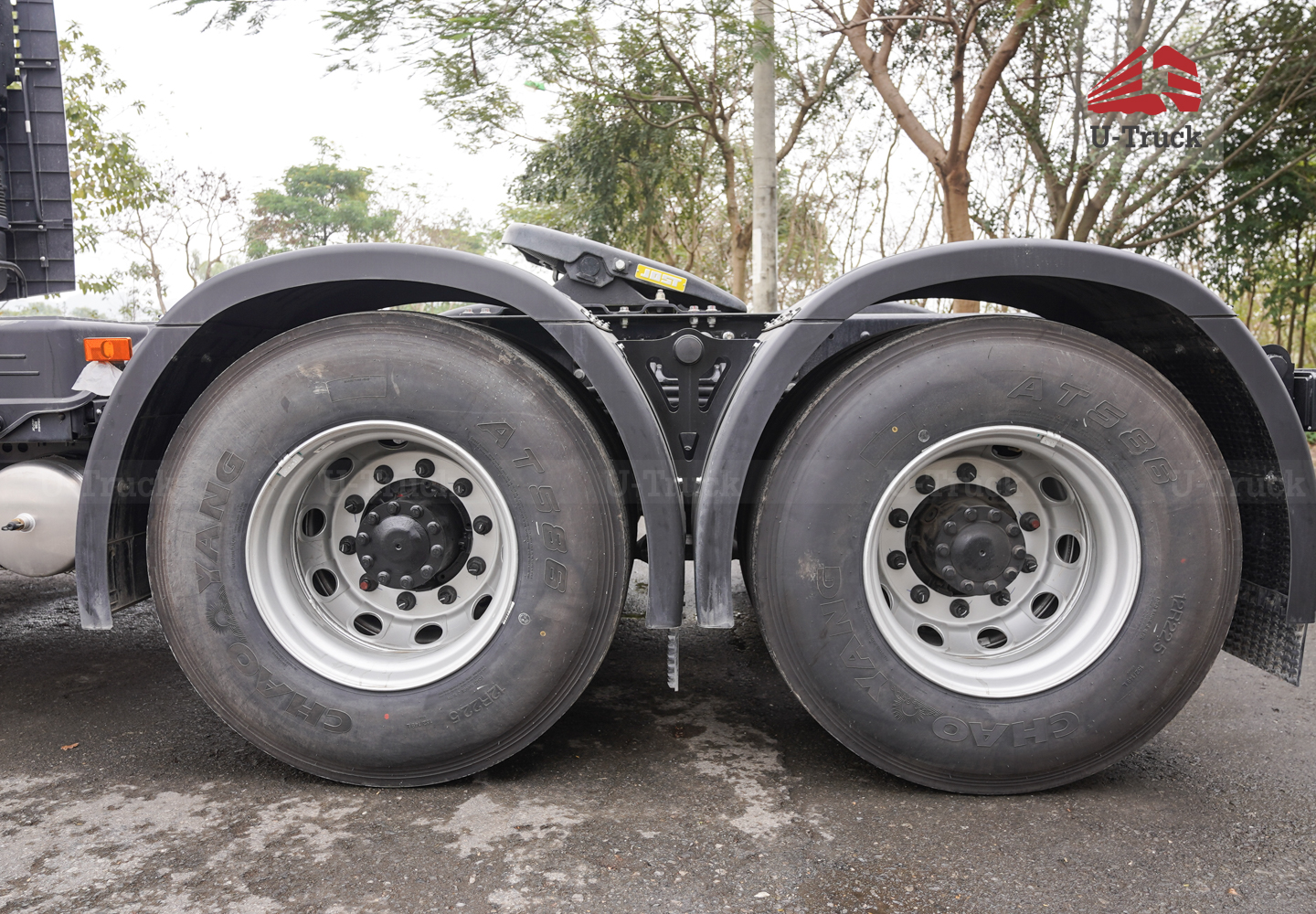 Xe đầu kéo JAC Q7 385 cầu láp