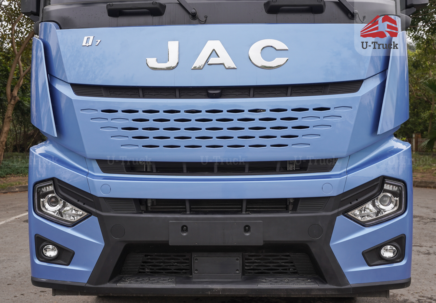 Xe đầu kéo JAC Q7 385 cầu láp