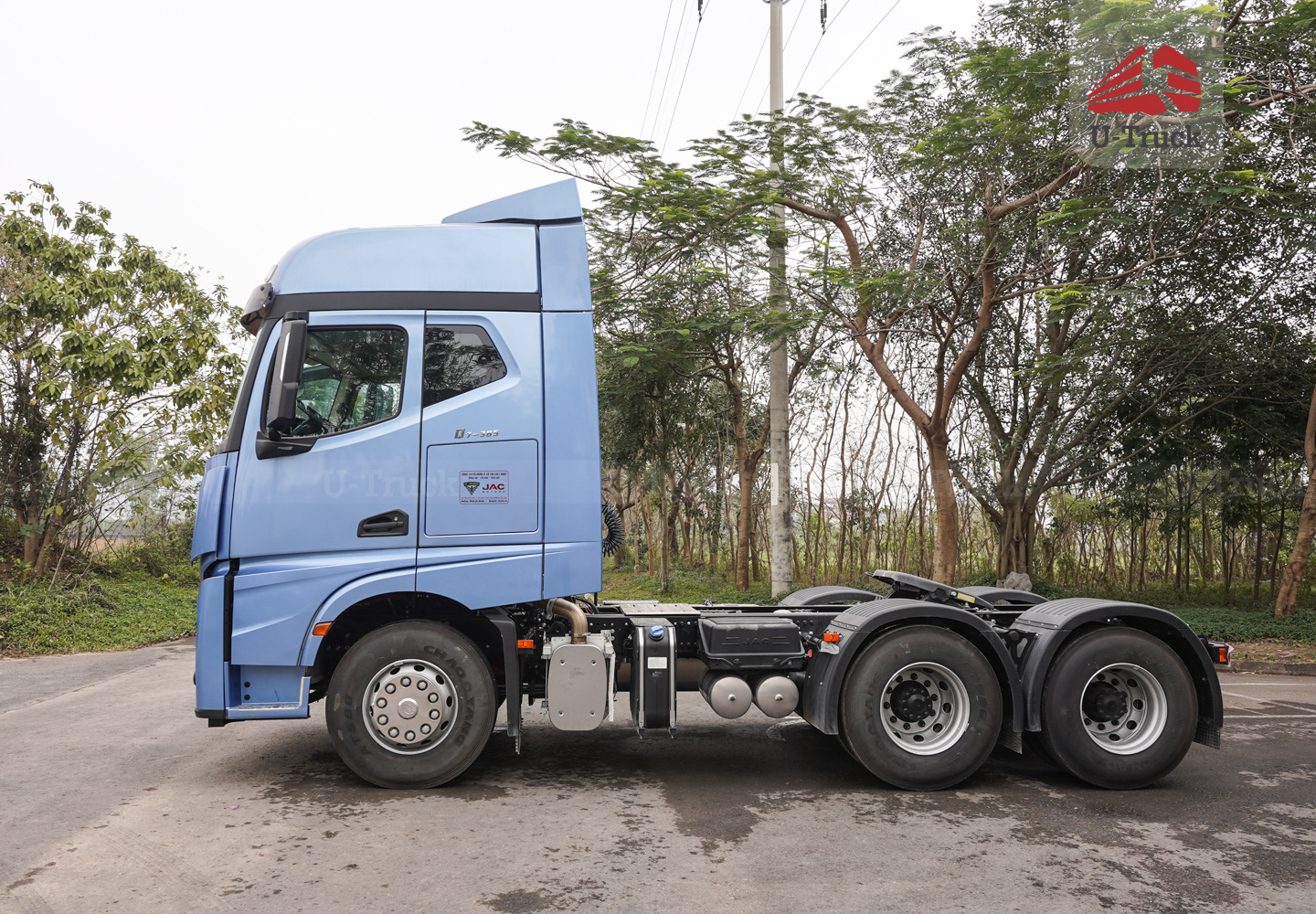 Xe đầu kéo JAC Q7 385 cầu láp