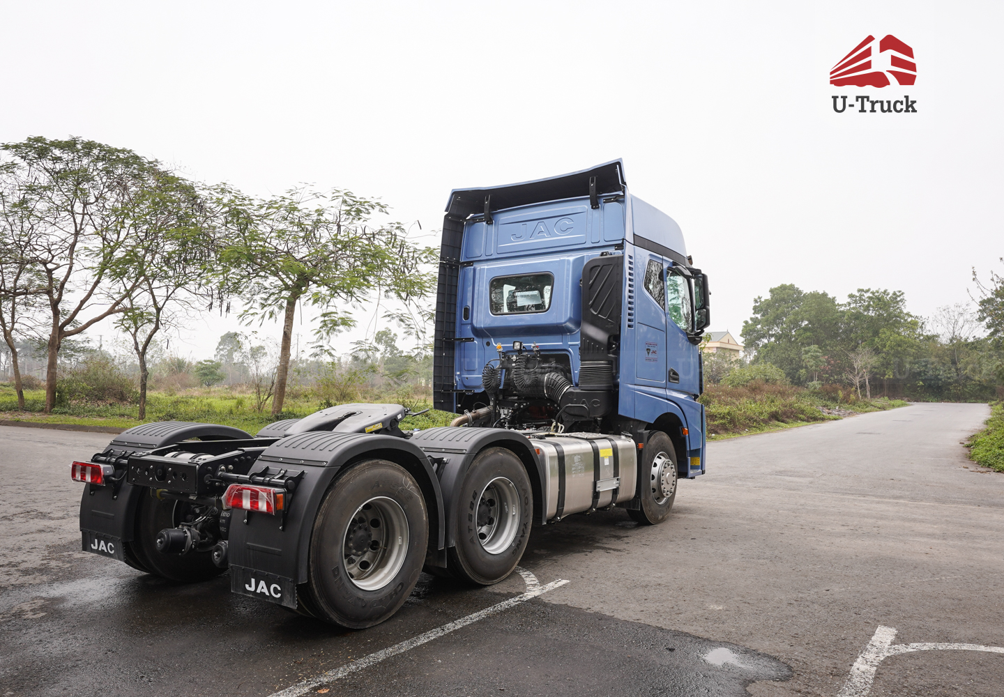 Xe đầu kéo JAC Q7 385 cầu láp