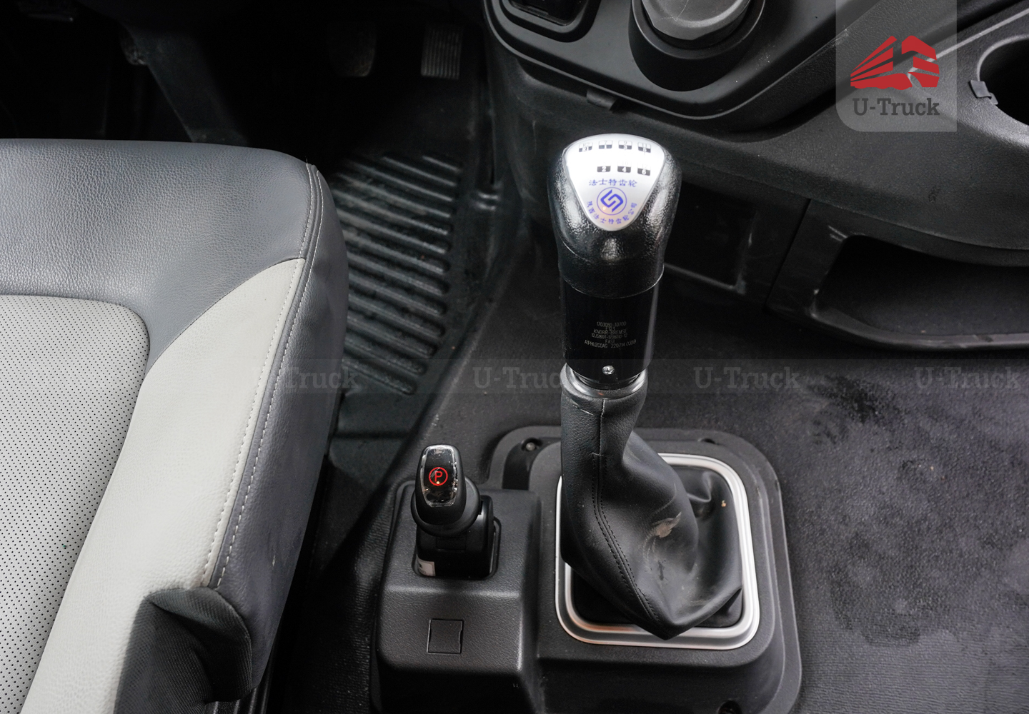 Xe đầu kéo JAC Q7 420 cầu láp