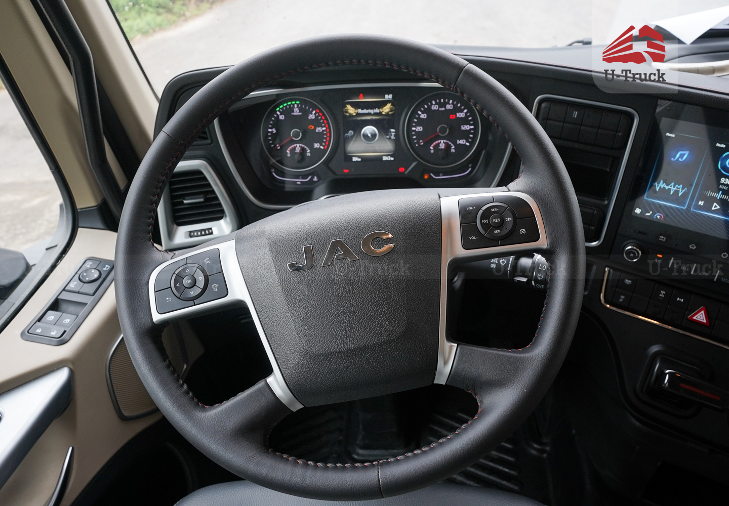 Xe đầu kéo JAC Q7 420 cầu láp