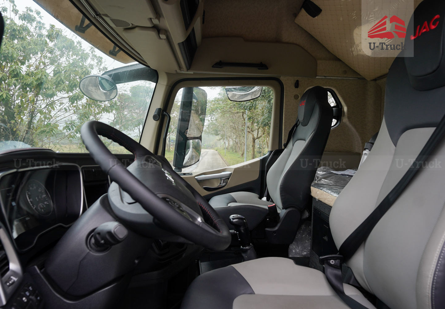 Xe đầu kéo JAC Q7 420 cầu láp