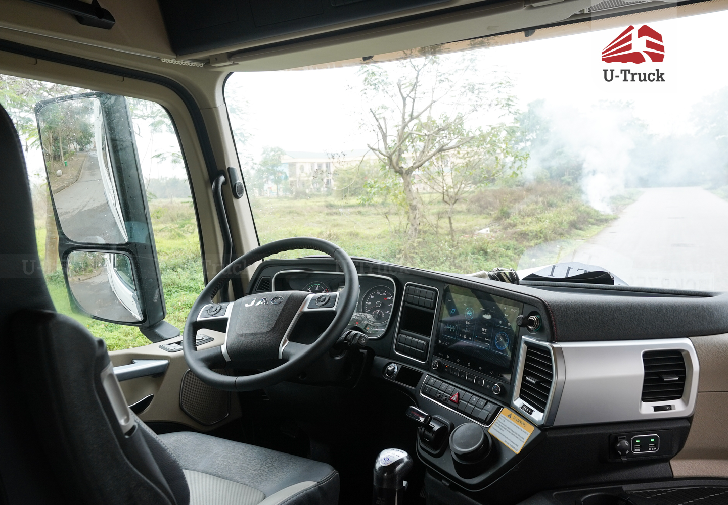 Xe đầu kéo JAC Q7 420 cầu láp