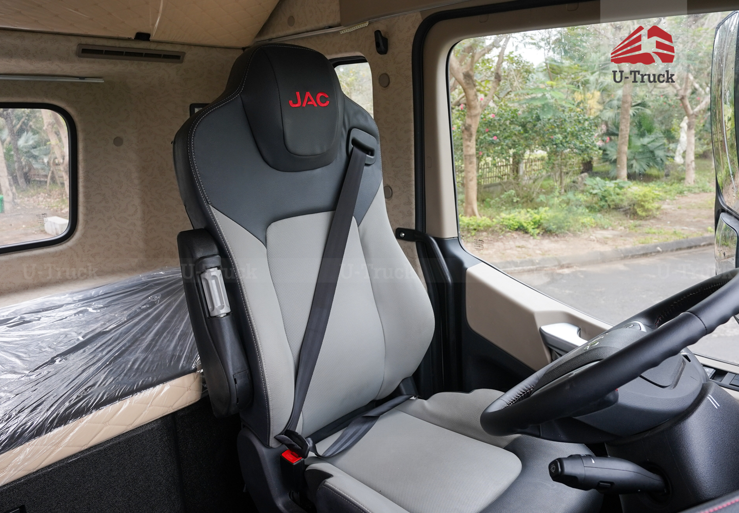 Xe đầu kéo JAC Q7 420 cầu láp