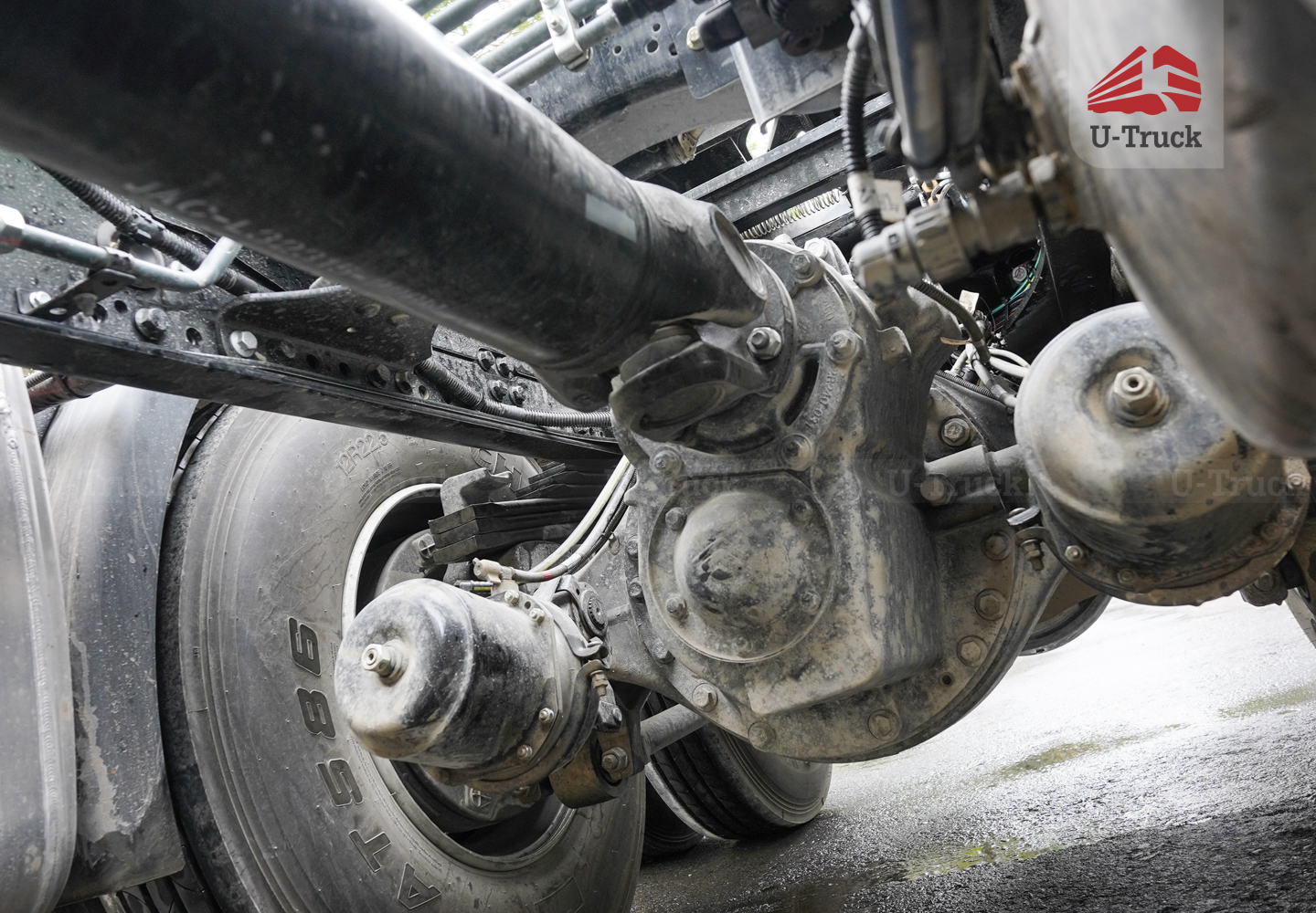 Xe đầu kéo JAC Q7 420 cầu láp