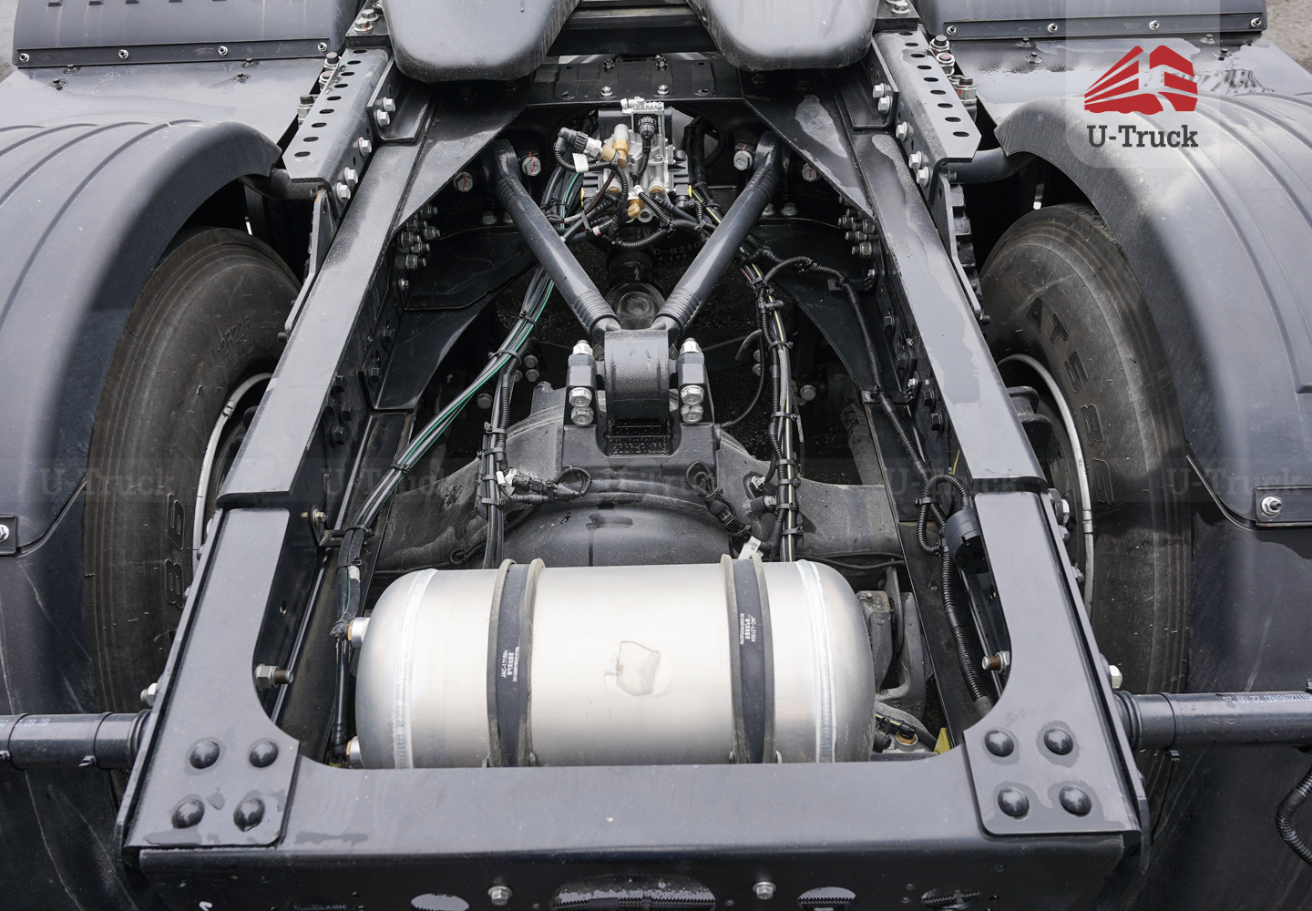 Xe đầu kéo JAC Q7 420 cầu láp