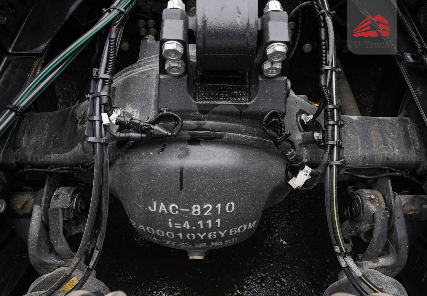 Xe đầu kéo JAC Q7 420 cầu láp