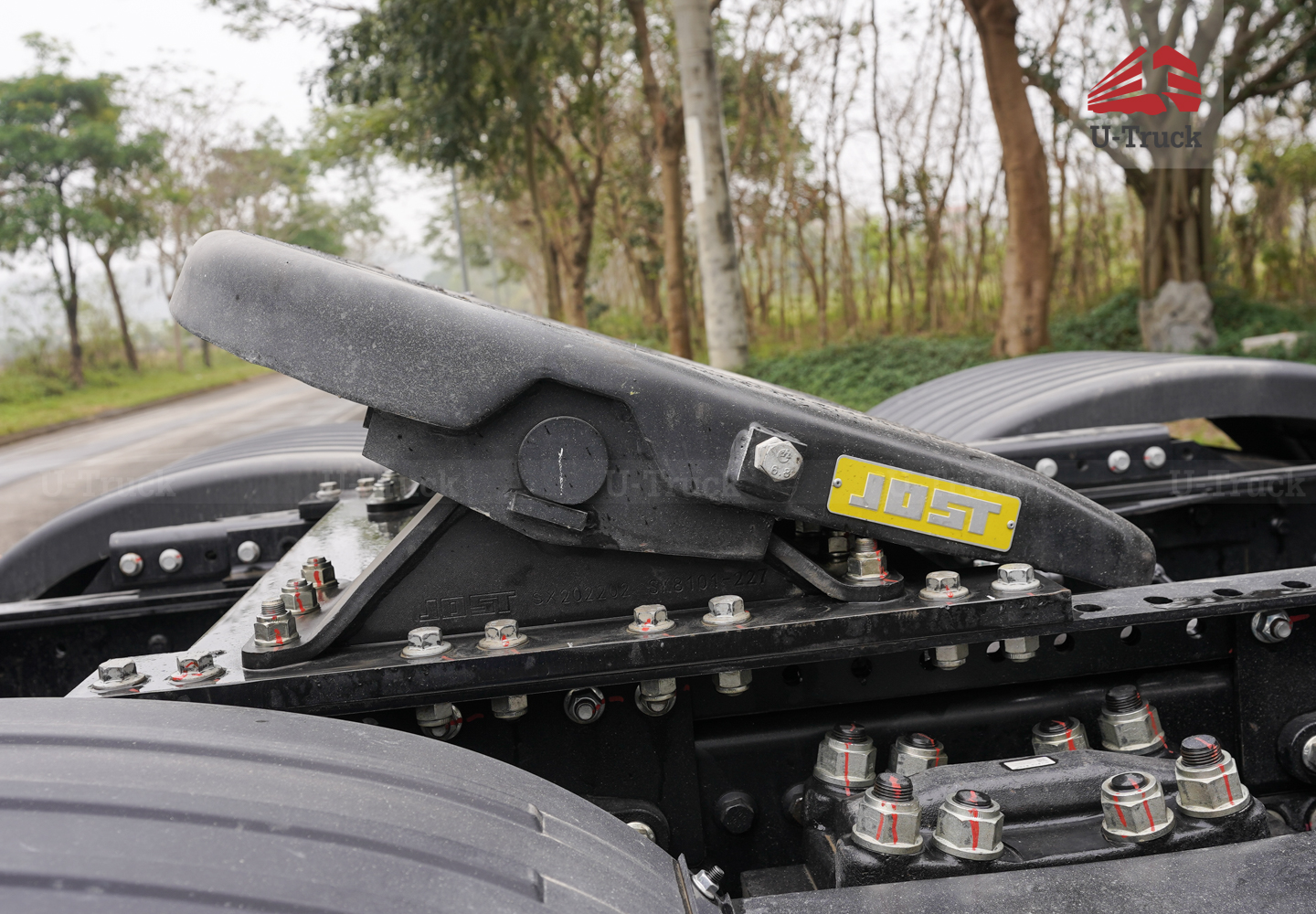 Xe đầu kéo JAC Q7 420 cầu láp