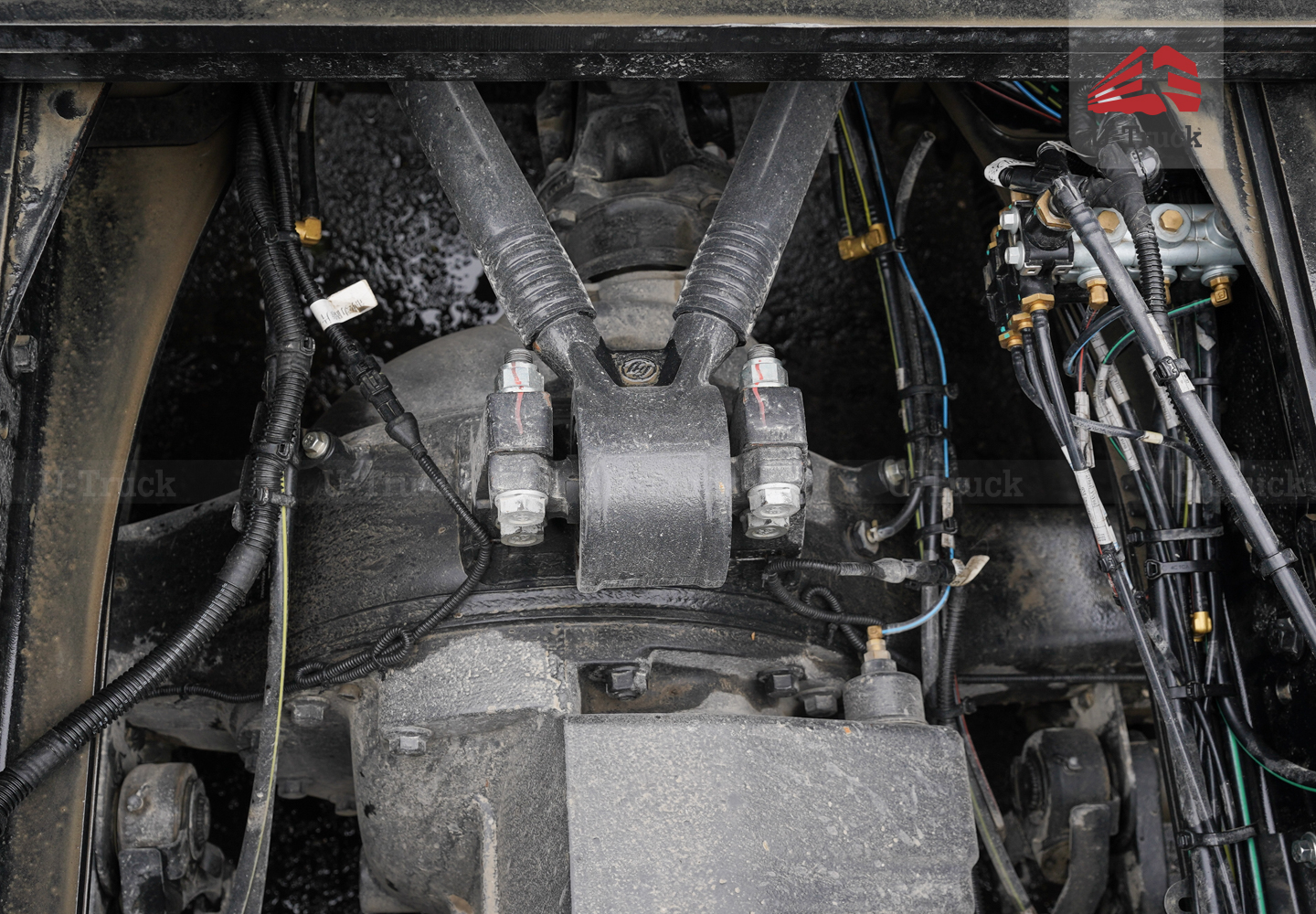 Xe đầu kéo JAC Q7 420 cầu láp