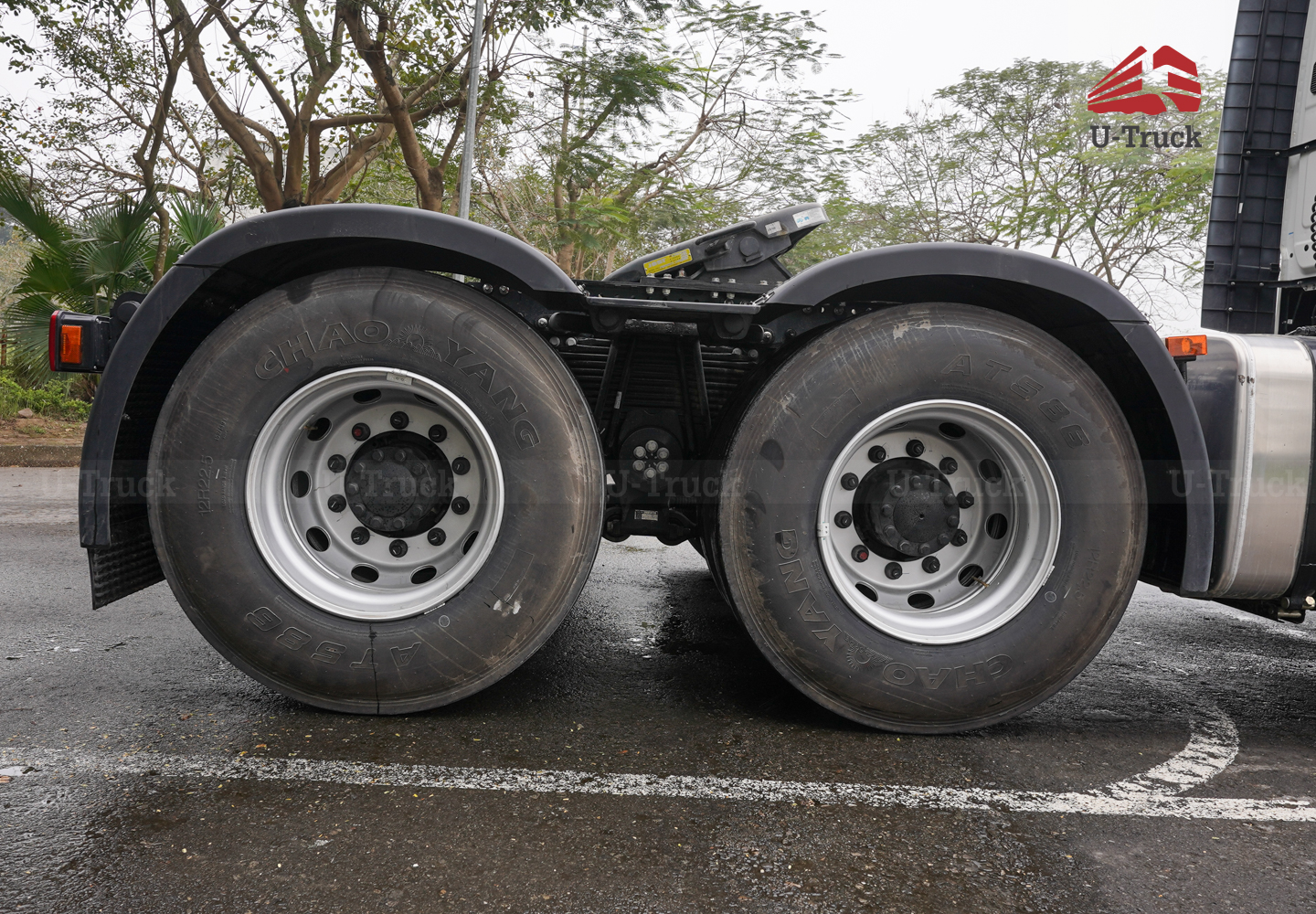 Xe đầu kéo JAC Q7 420 cầu láp