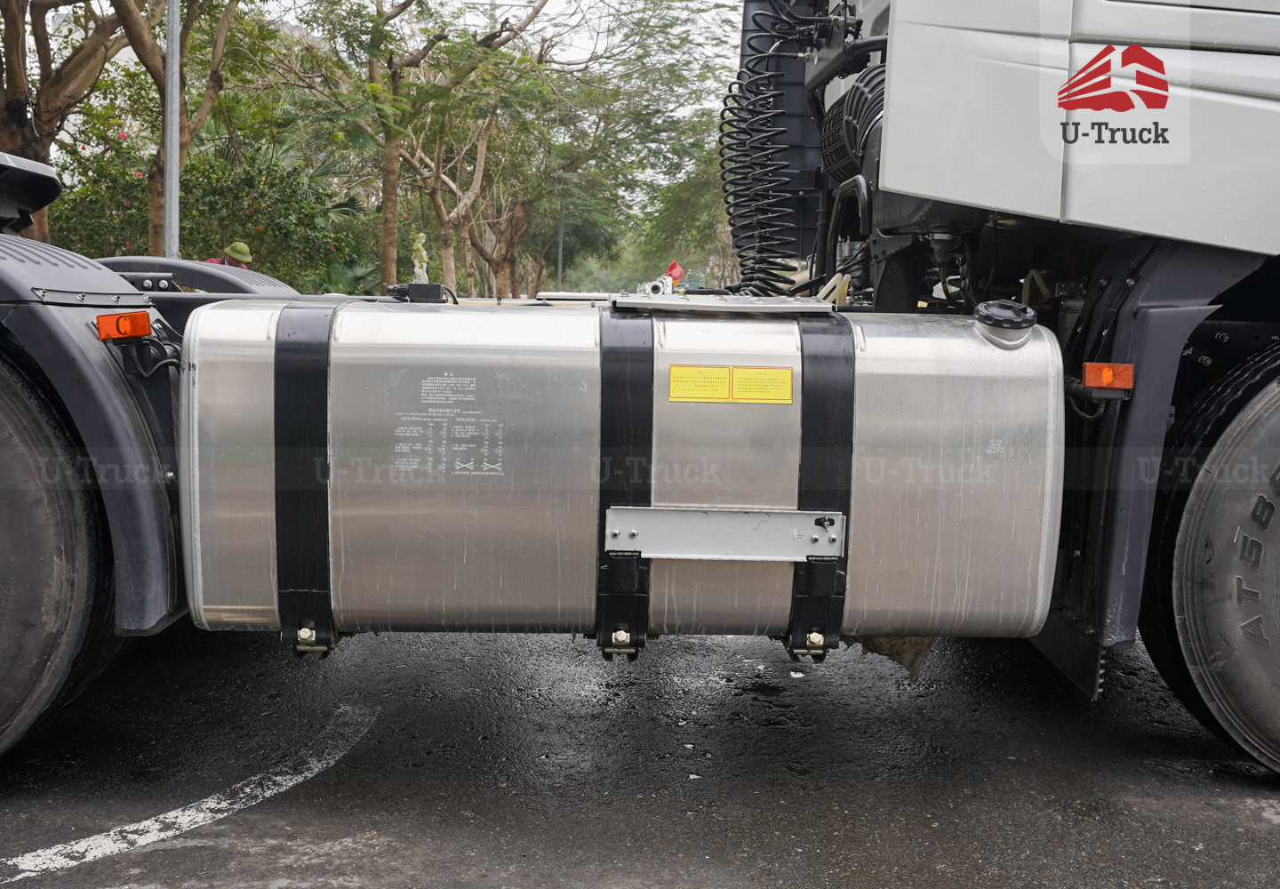 Xe đầu kéo JAC Q7 420 cầu láp