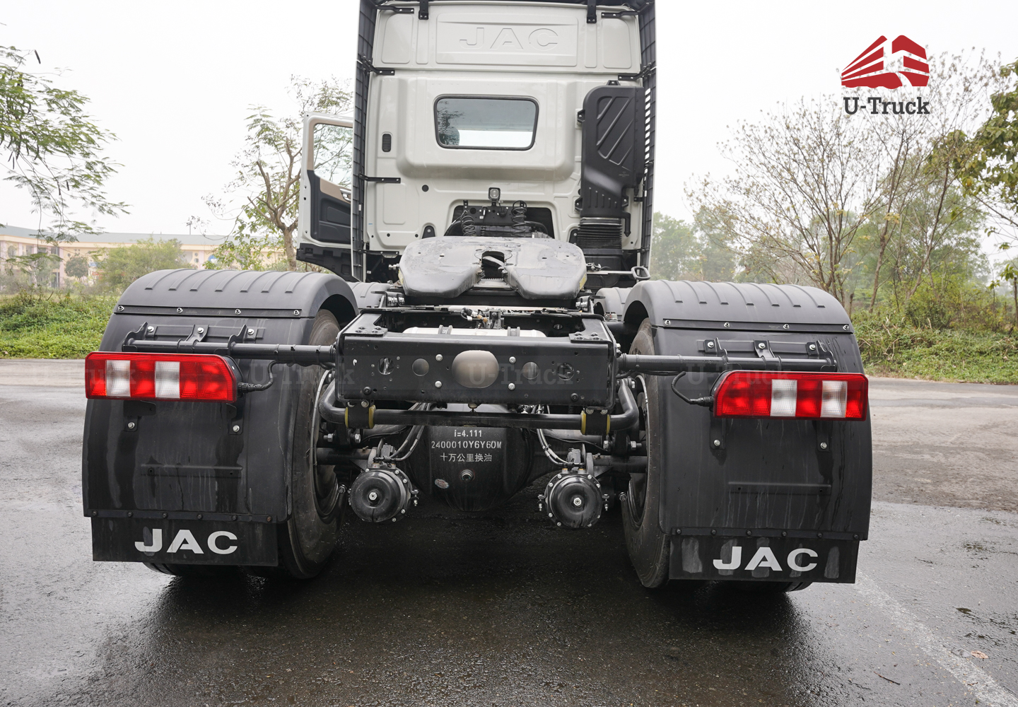 Xe đầu kéo JAC Q7 420 cầu láp