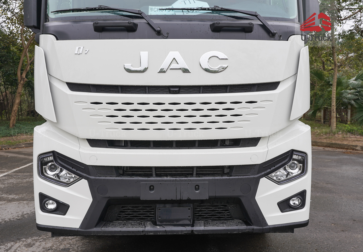 Xe đầu kéo JAC Q7 420 cầu láp