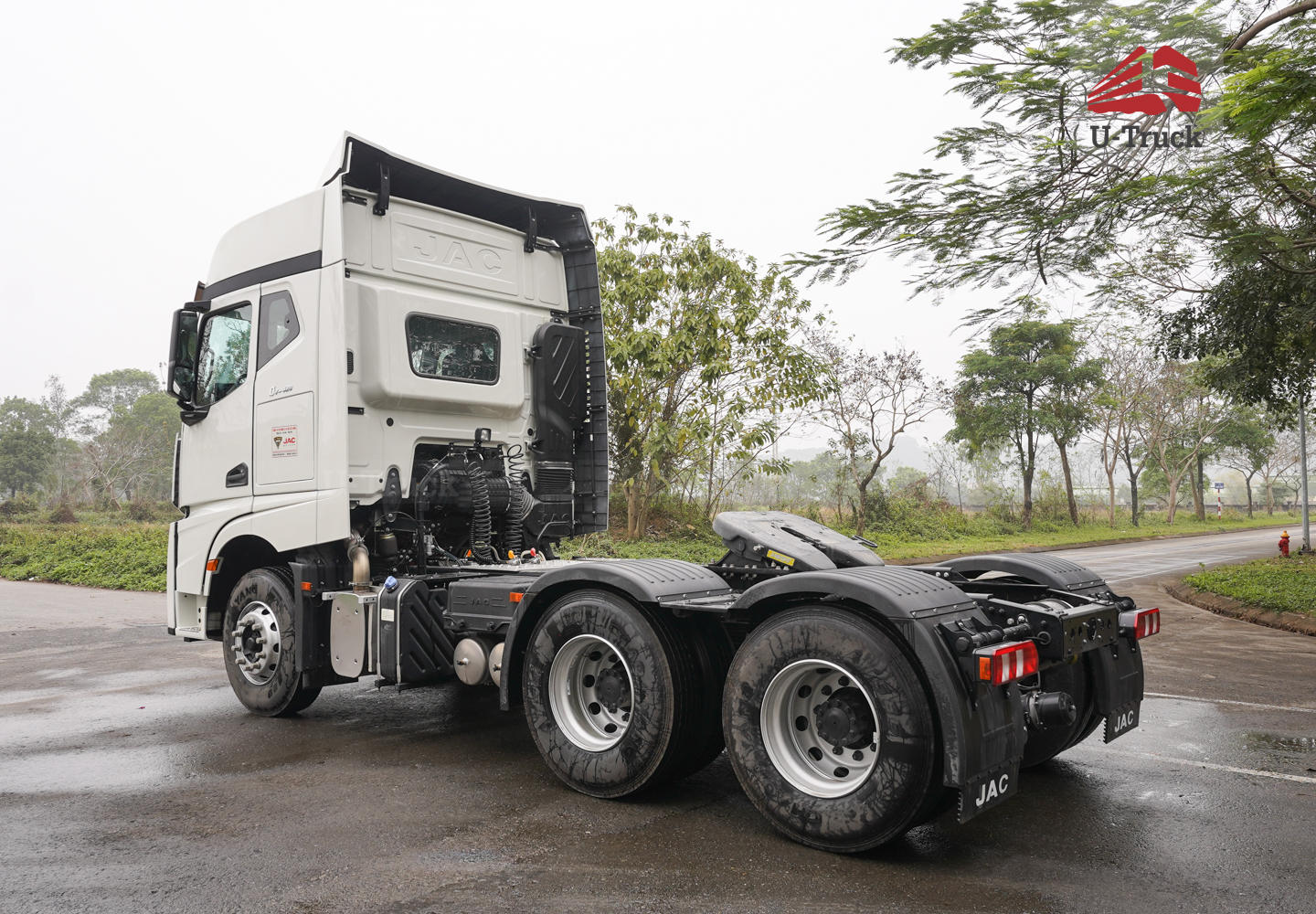 Xe đầu kéo JAC Q7 420 cầu láp