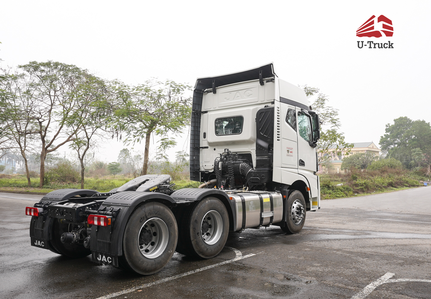 Xe đầu kéo JAC Q7 420 cầu láp